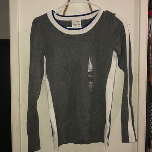 Long sleeve shirt with white and blue details